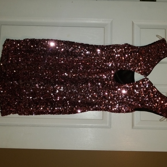 Dress - Picture 3 of 3